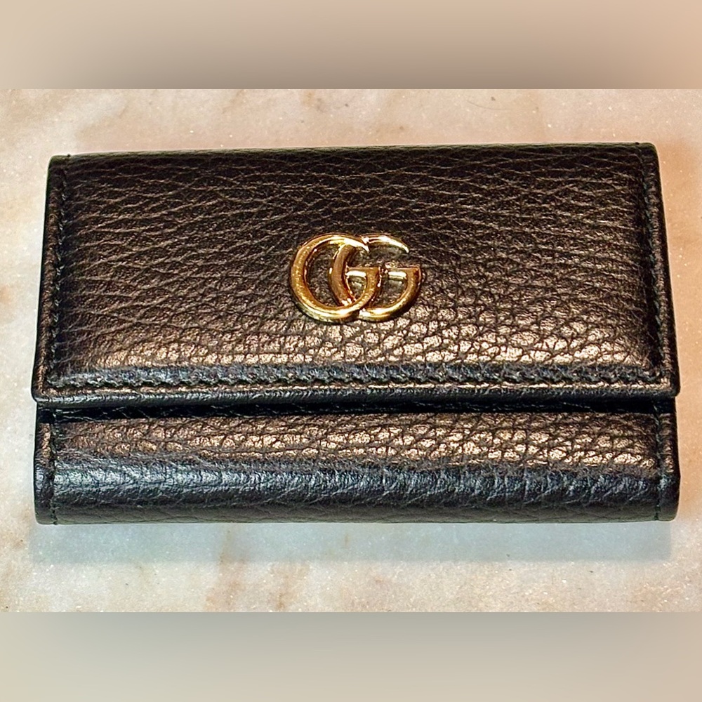 GUCCI GG MARMONT BLACK LEATHER KEY CASE 6 GOLD TONED KEY HOOKS DOUBLE G LIKE NEW - Picture 4 of 14